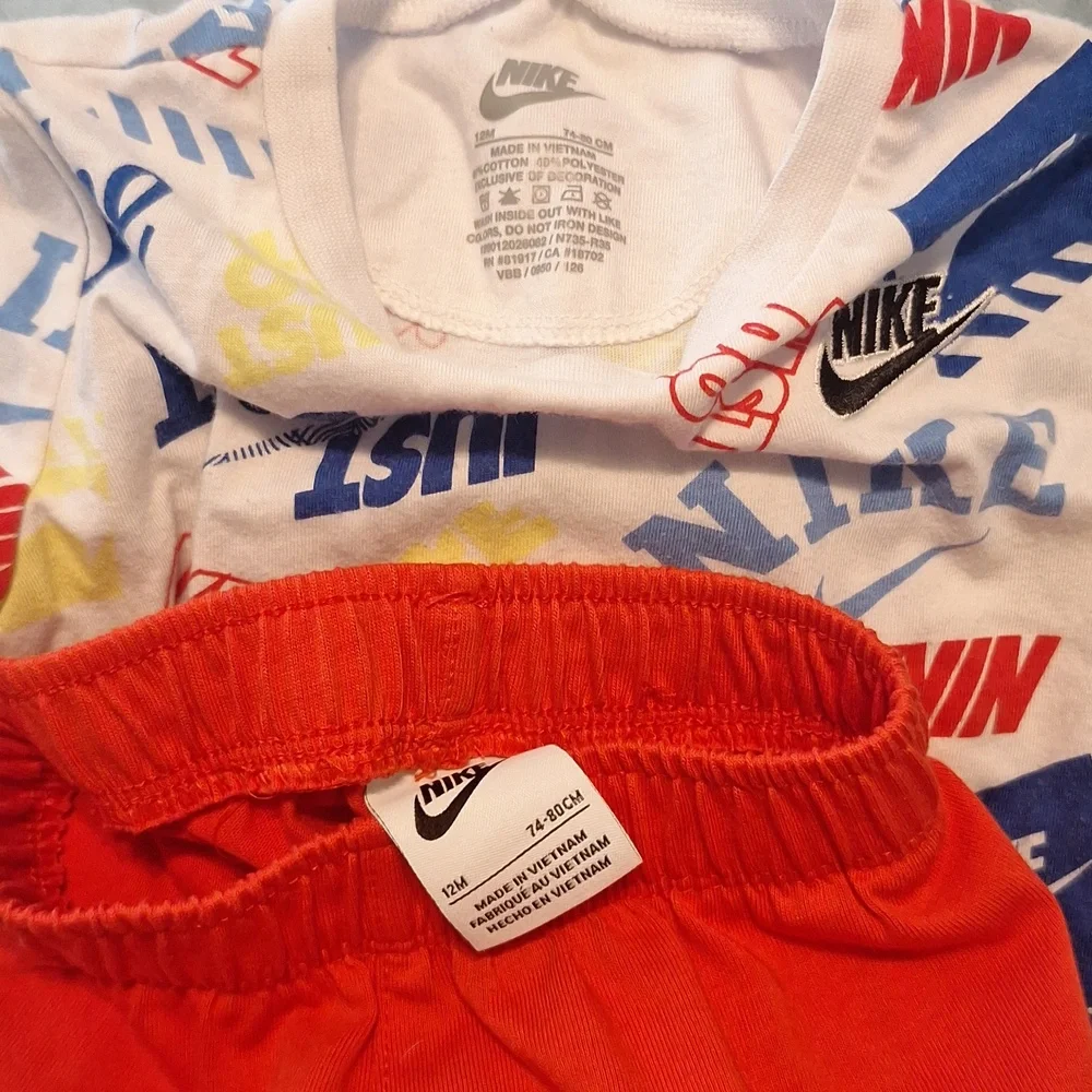 Nike little boy 2-pc short set, size 12months. Lt Crimson